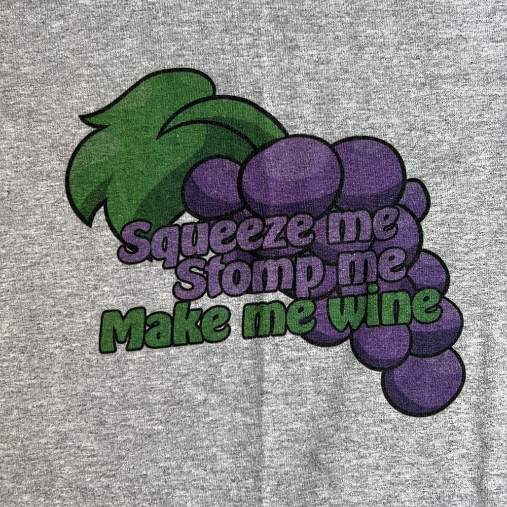 Squeeze me stomp me make me wine T-shirt small - Picture 2 of 7